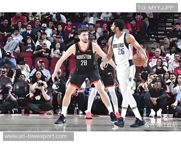 塞克斯顿半场表现出色8投4中斩获12分并罚球5罚4中展现强大攻击力